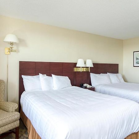 Irving West Hotel Ґандер Екстер'єр фото