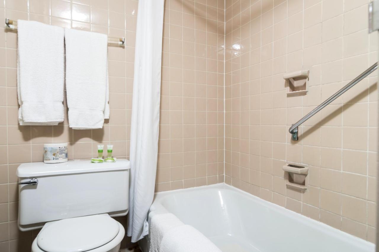 Irving West Hotel Ґандер Екстер'єр фото